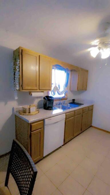 B1 Guest House Hope Mills Екстериор снимка
