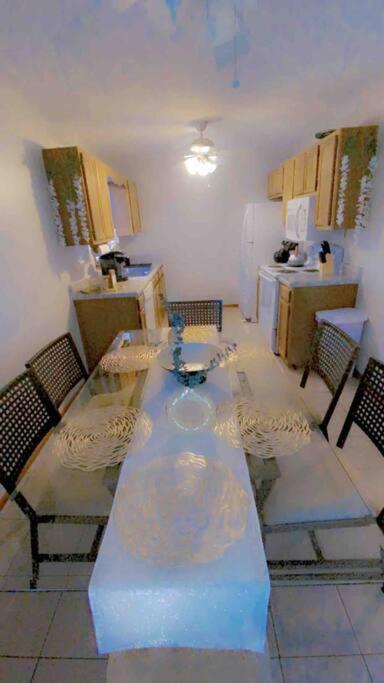 B1 Guest House Hope Mills Екстериор снимка