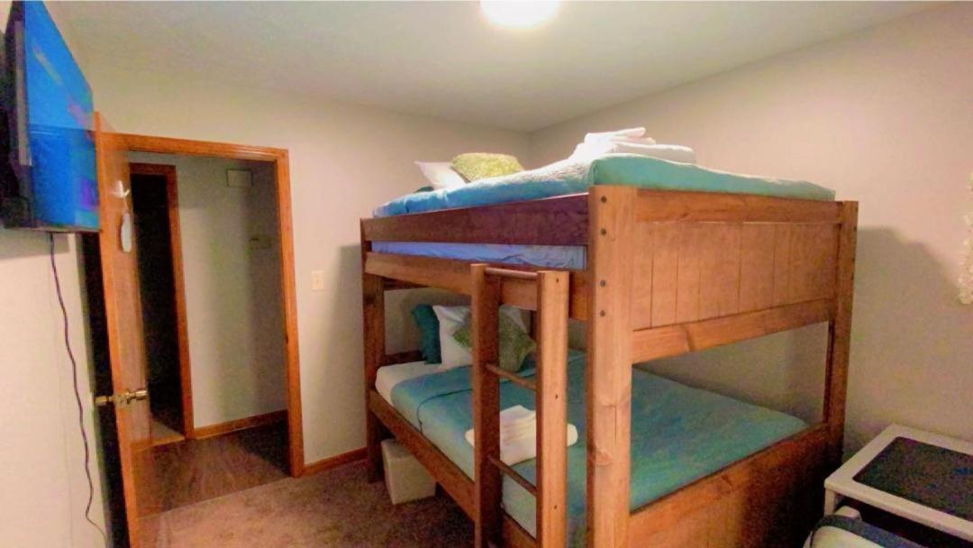 B1 Guest House Hope Mills Екстериор снимка