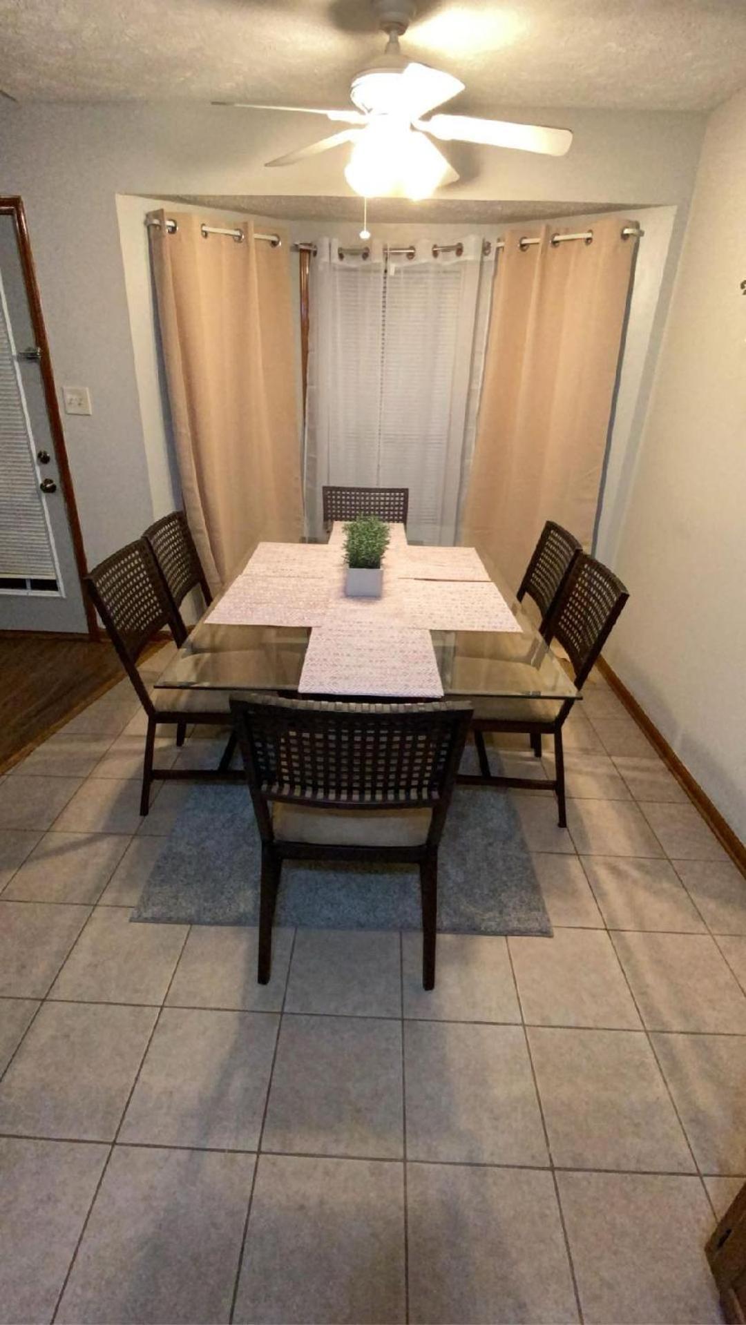 B1 Guest House Hope Mills Екстериор снимка