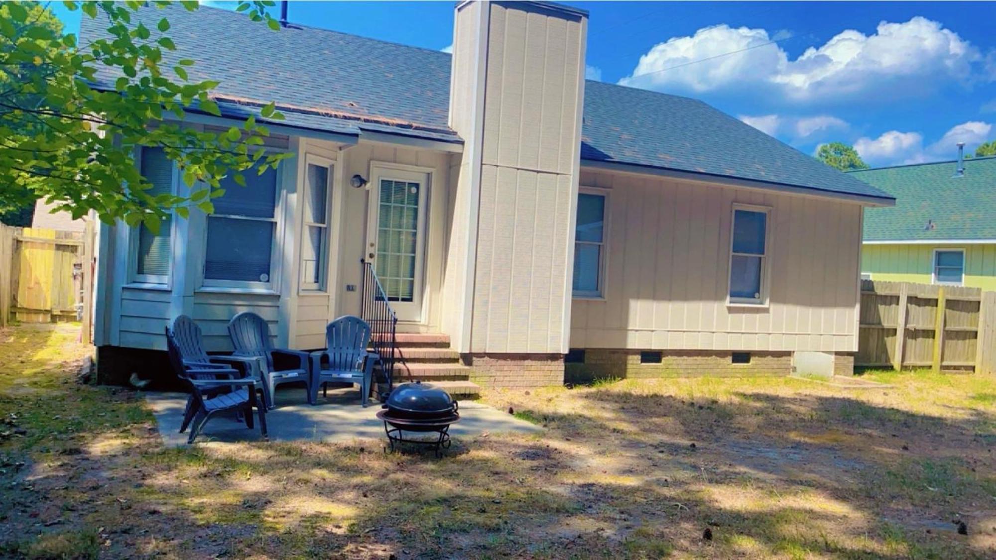 B1 Guest House Hope Mills Екстериор снимка